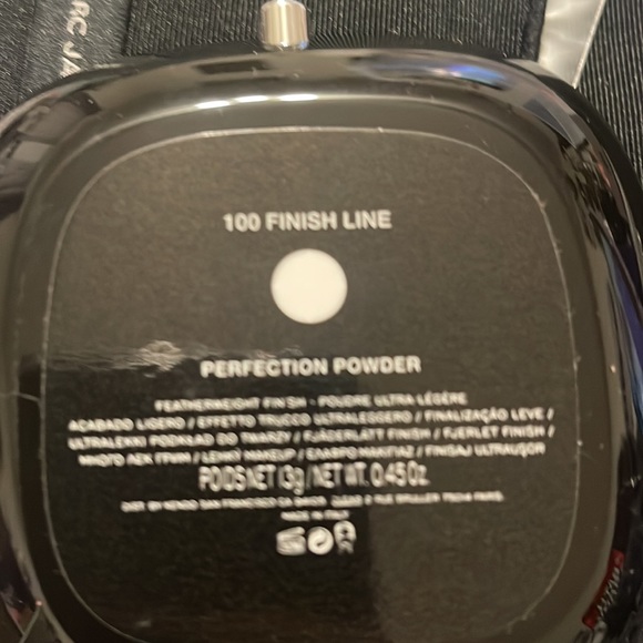 Marc Jacobs 100 Finish Lines Perfection Powder - Picture 4 of 6